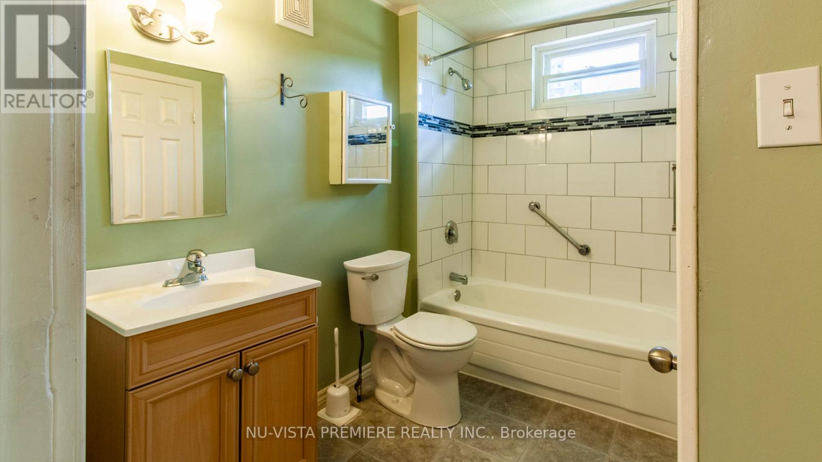Photo 33 of 13 Empress Avenue, London North ON