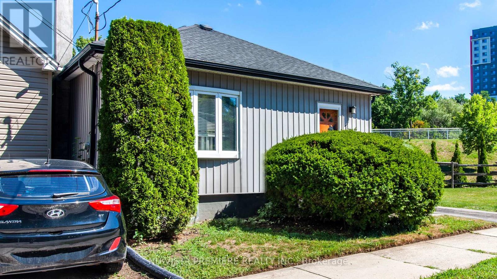 Photo 21 of 13 Empress Avenue, London North ON