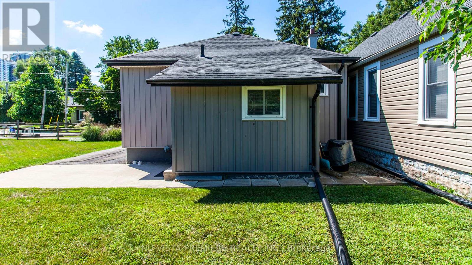 Photo 23 of 13 Empress Avenue, London North ON