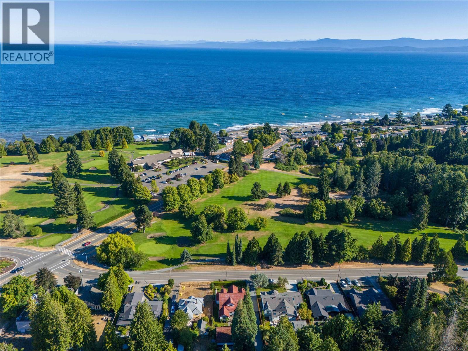 Photo 37 of 158 Crescent Rd E, Qualicum Beach BC