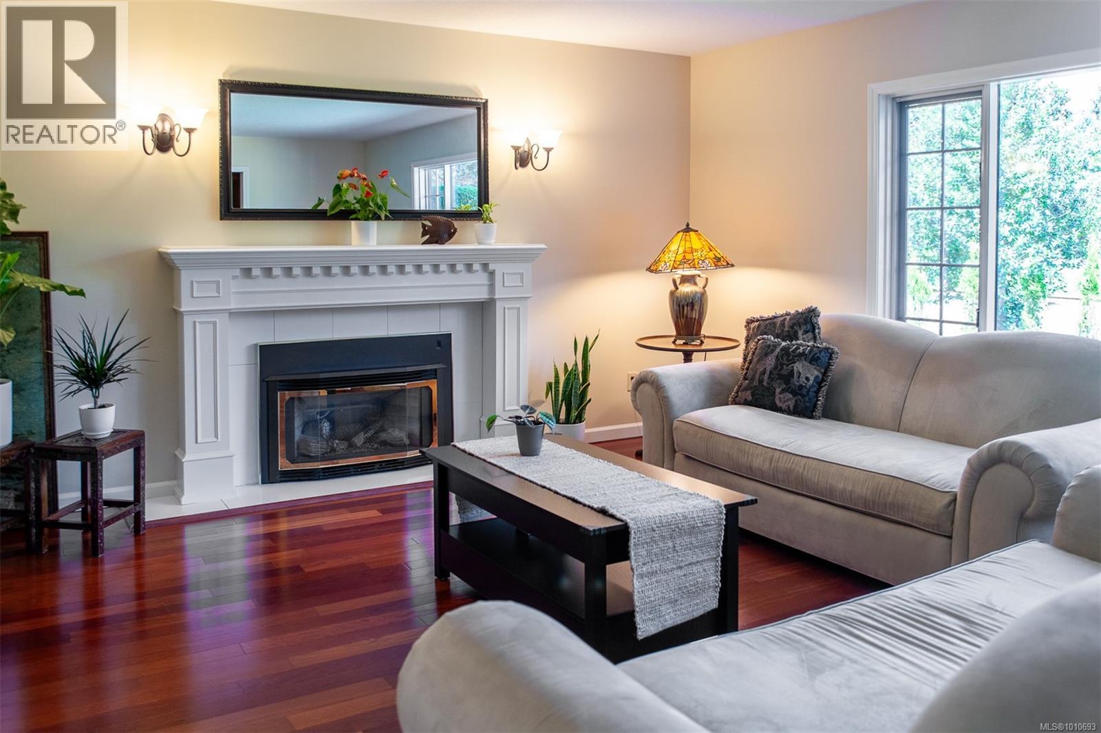Photo 41 of 158 Crescent Rd E, Qualicum Beach BC