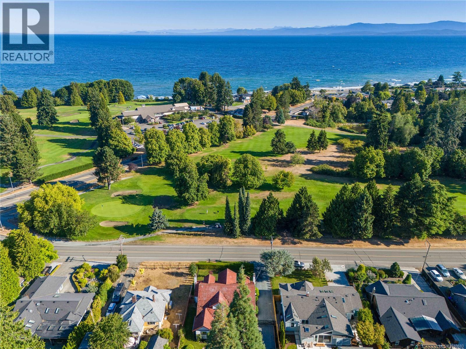 Photo 49 of 158 Crescent Rd E, Qualicum Beach BC
