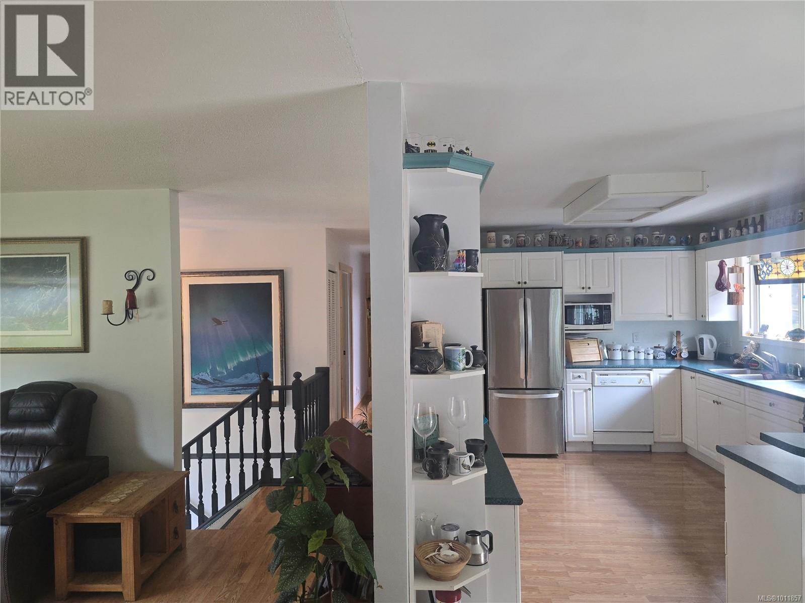Photo 16 of 170 Seaview St, Sayward BC