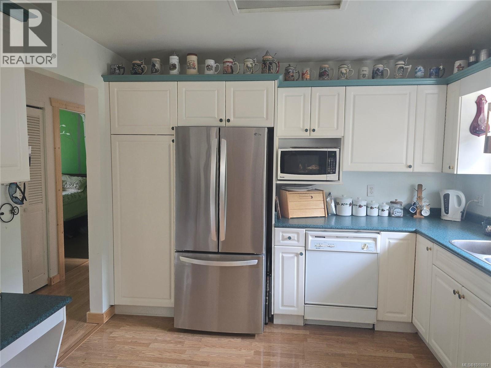 Photo 14 of 170 Seaview St, Sayward BC