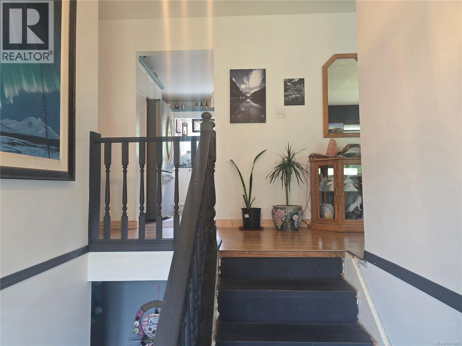 Photo 8 of 170 Seaview St, Sayward BC