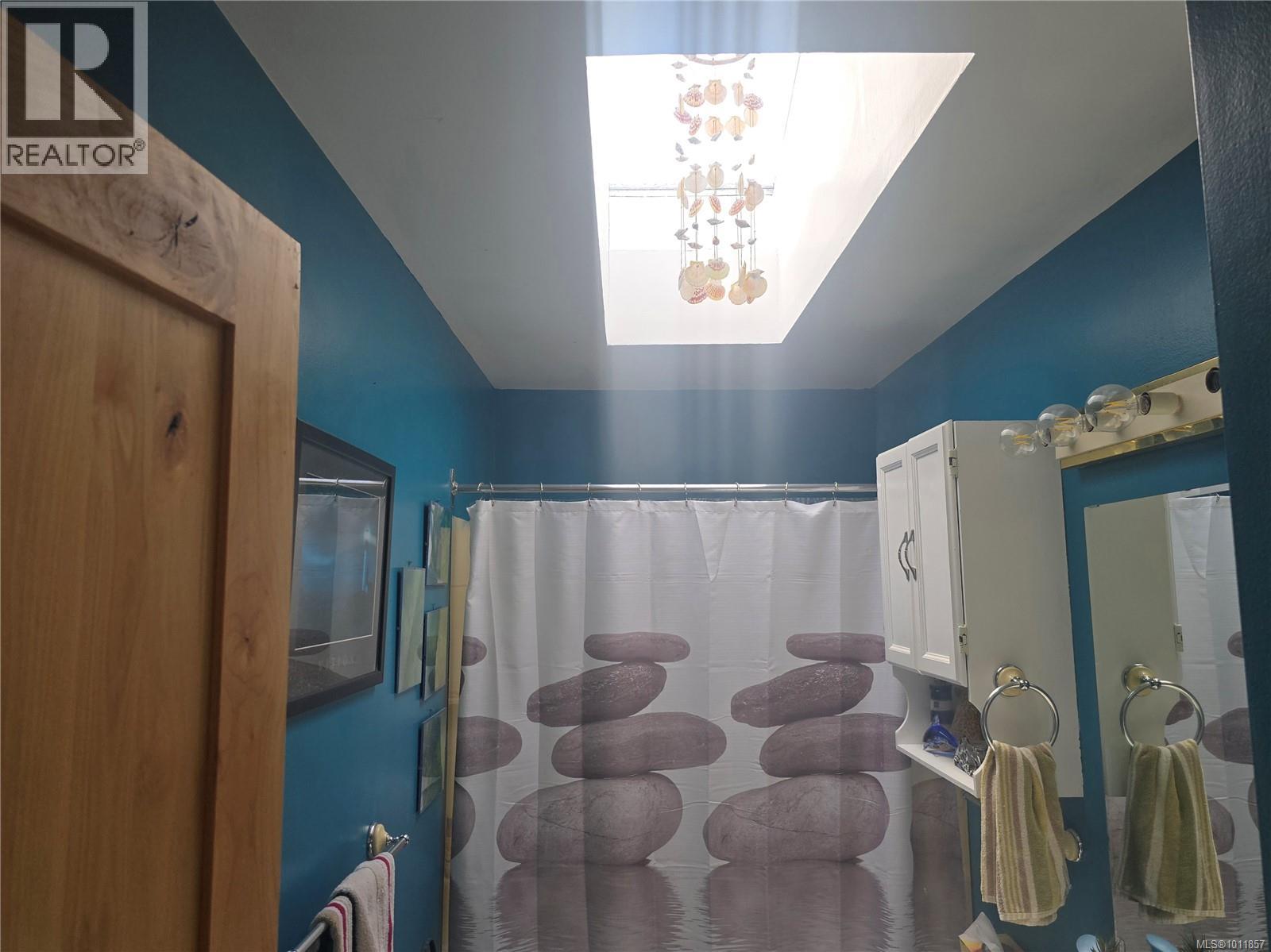 Photo 2 of 170 Seaview St, Sayward BC