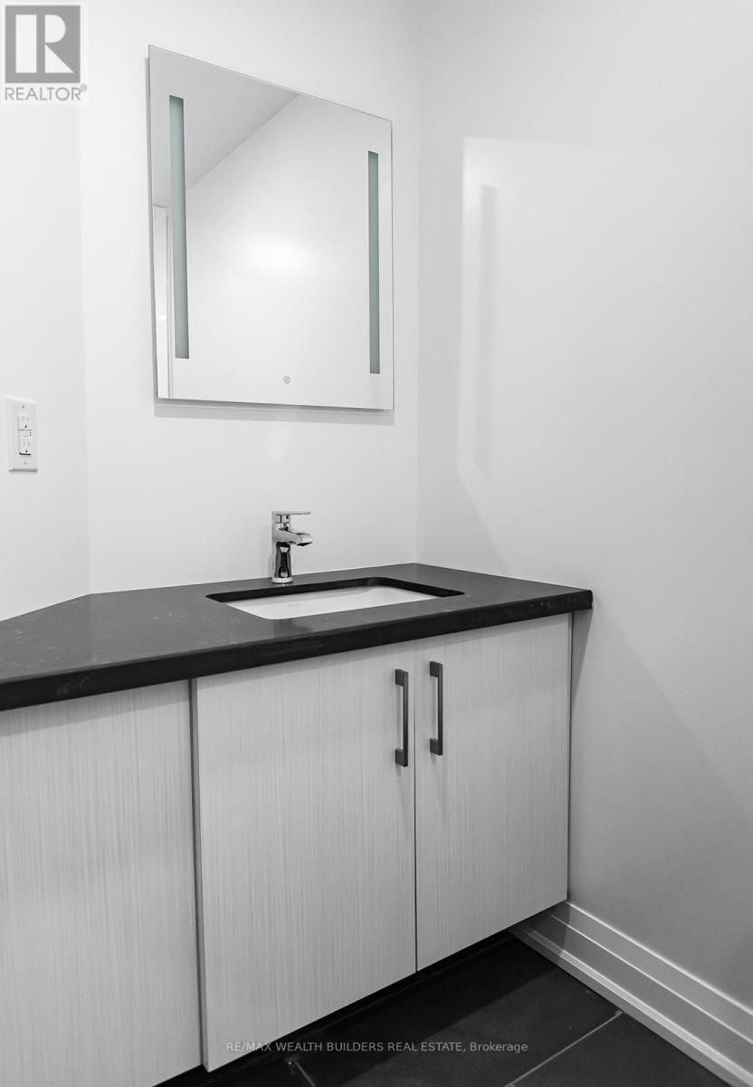 Photo 3 of 4 213 Jarvis Street, Toronto ON