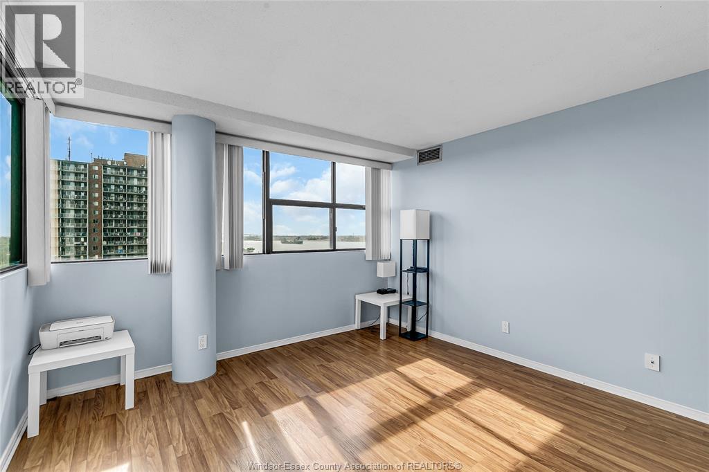 Photo 15 of 515 Riverside Drive West Unit 806, Windsor ON
