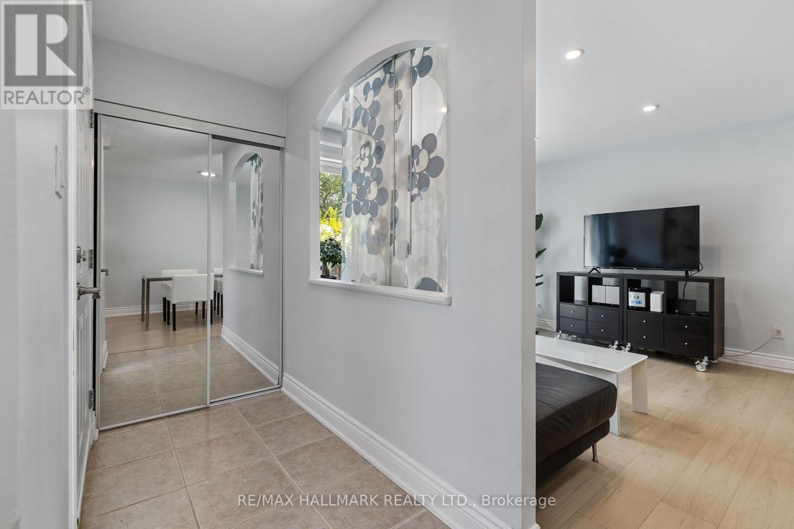 Photo 3 of 130 3040 Constitution Boulevard, Mississauga ON