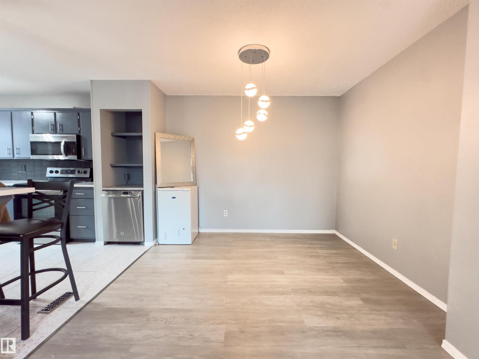 Photo 14 of 858 Erin Pl Nw, Edmonton AB