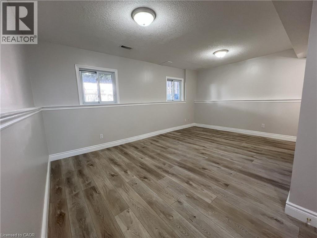 Photo 17 of 91 Donnenwerth Drive, Kitchener ON