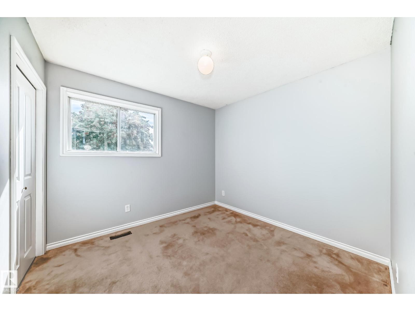 Photo 16 of 18908 97 Av Nw, Edmonton AB
