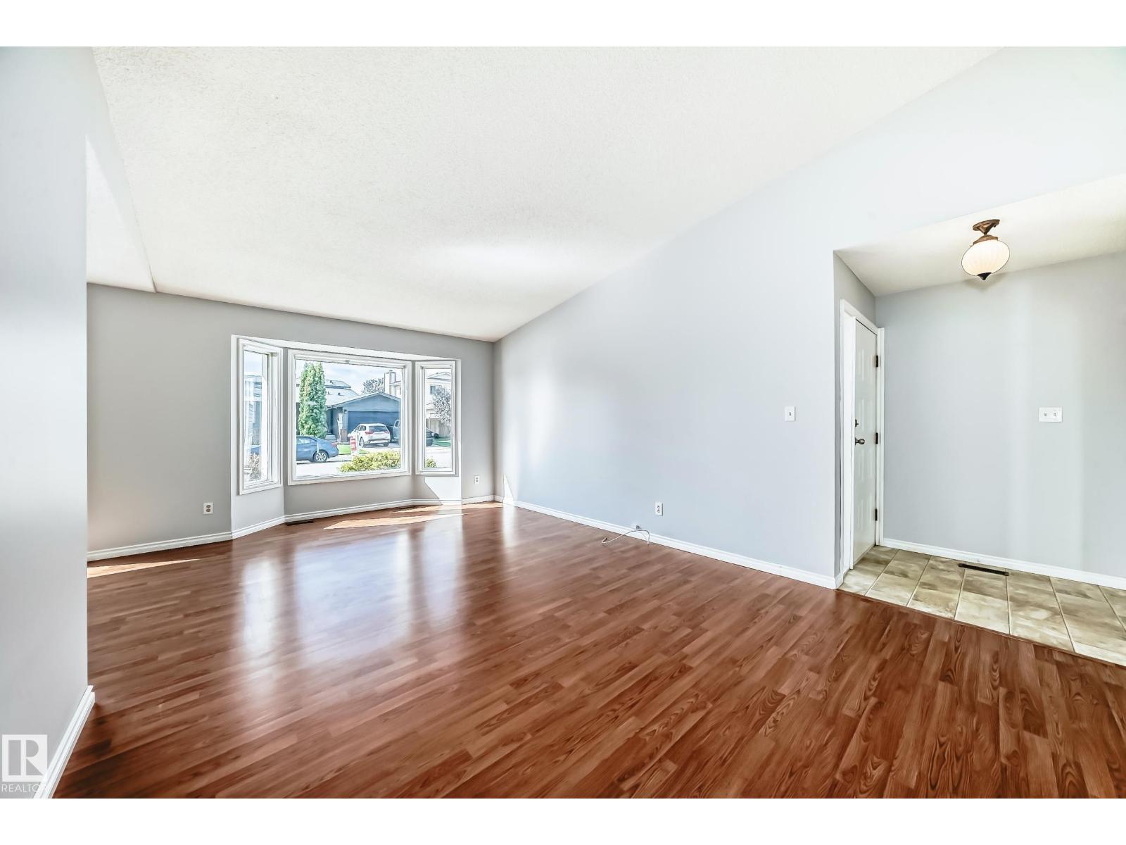 Photo 15 of 18908 97 Av Nw, Edmonton AB