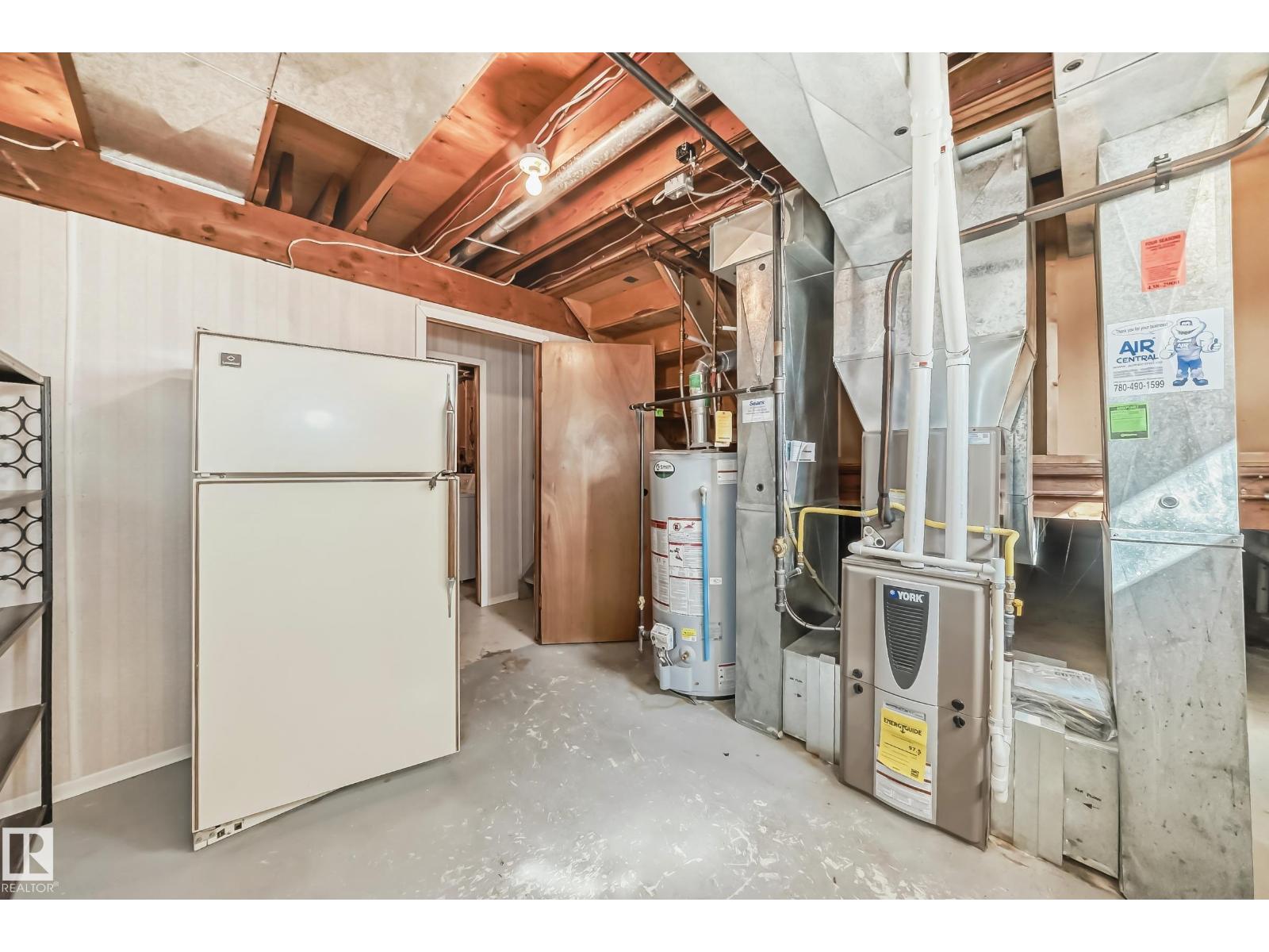 Photo 32 of 18908 97 Av Nw, Edmonton AB