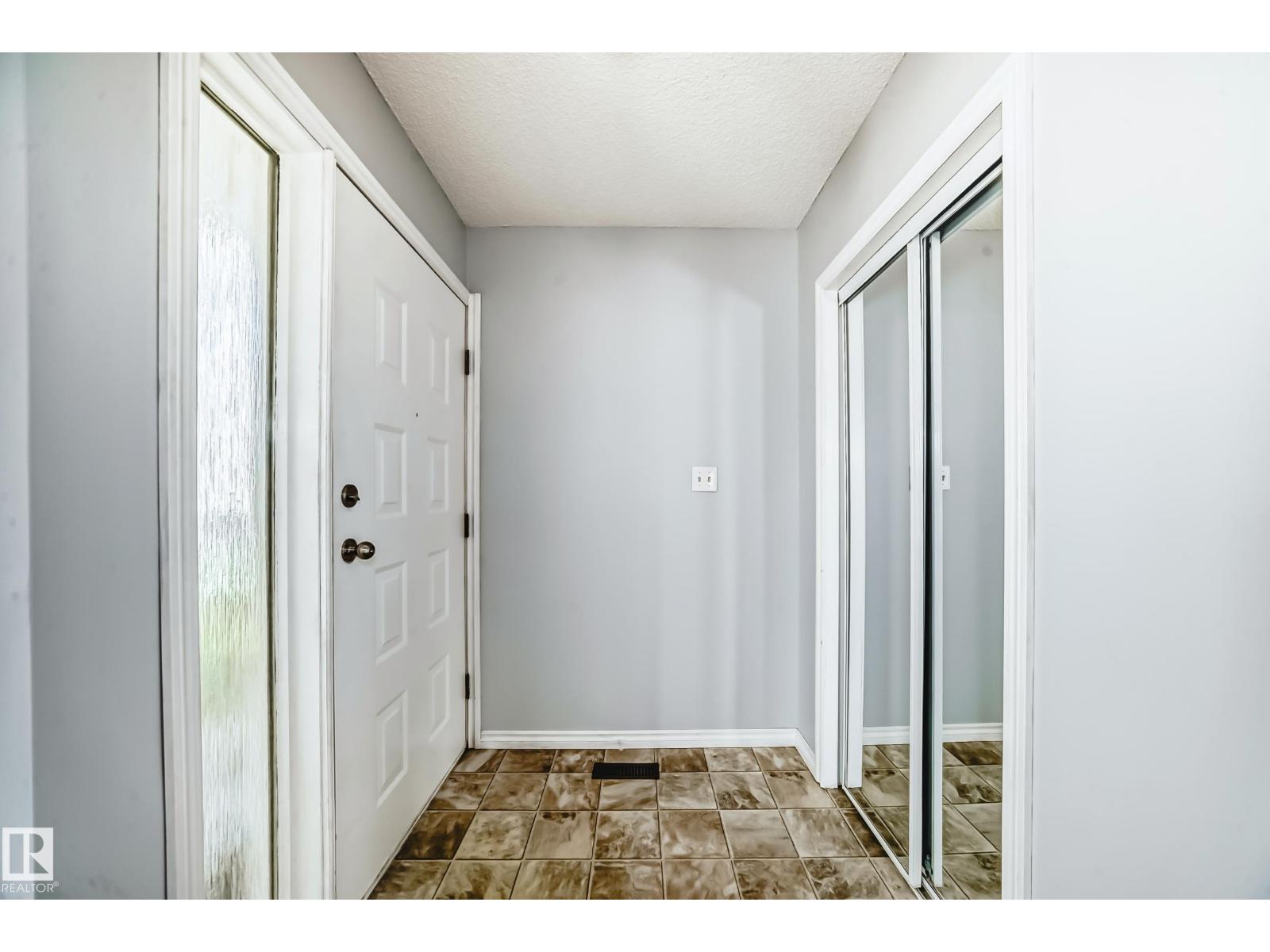 Photo 11 of 18908 97 Av Nw, Edmonton AB