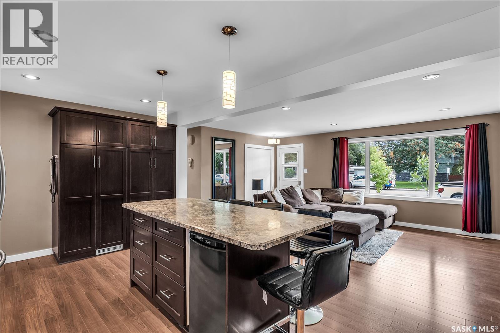 Photo 9 of 311 Hilliard Street E, Saskatoon SK