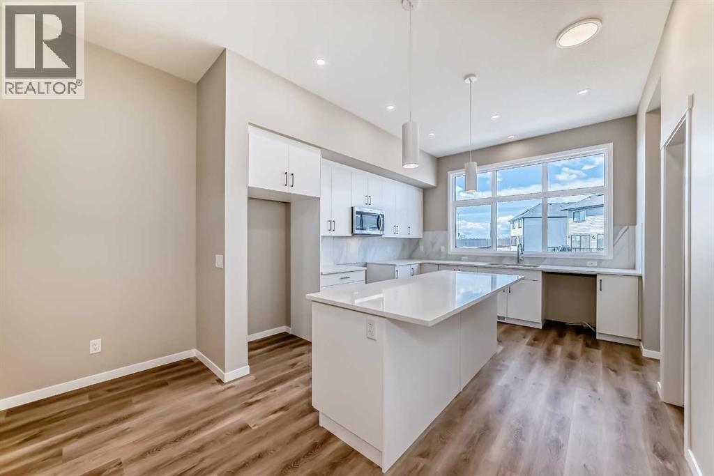 Photo 4 of 15 Magnolia Street, Calgary AB