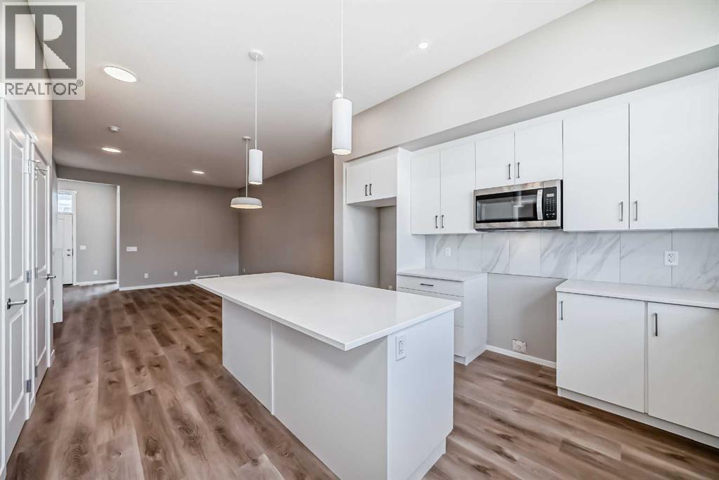 Photo 8 of 15 Magnolia Street, Calgary AB