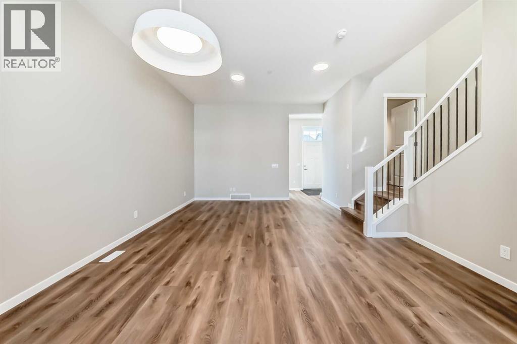 Photo 13 of 385 Hotchkiss Drive Se, Calgary AB