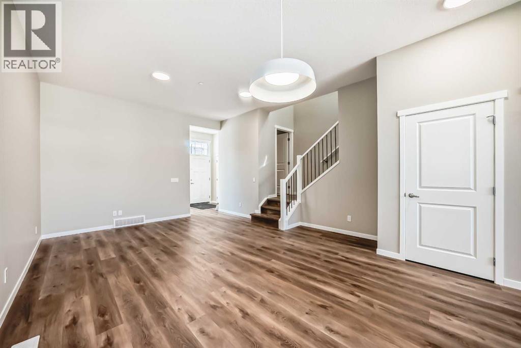 Photo 12 of 385 Hotchkiss Drive Se, Calgary AB
