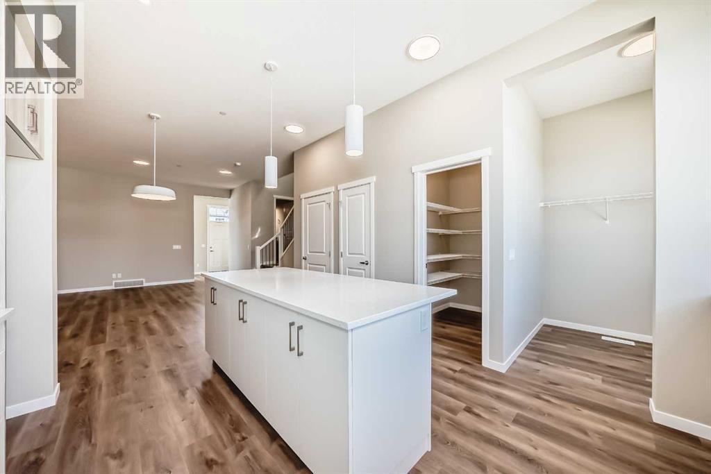Photo 7 of 385 Hotchkiss Drive Se, Calgary AB