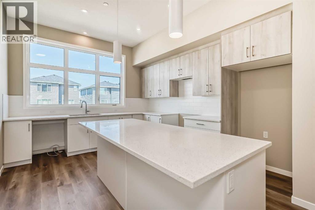 Photo 4 of 385 Hotchkiss Drive Se, Calgary AB