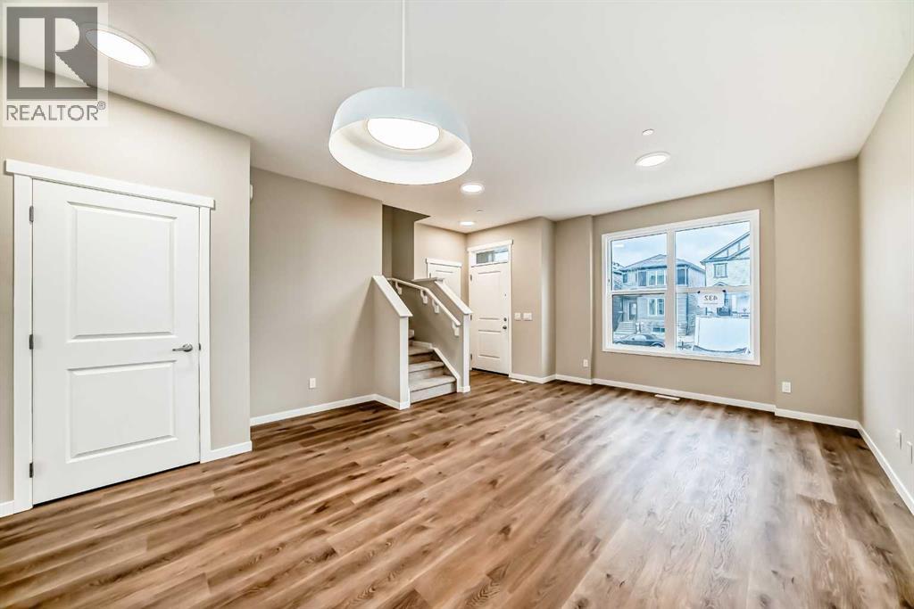 Photo 8 of 432 Hotchkiss Drive Se, Calgary AB
