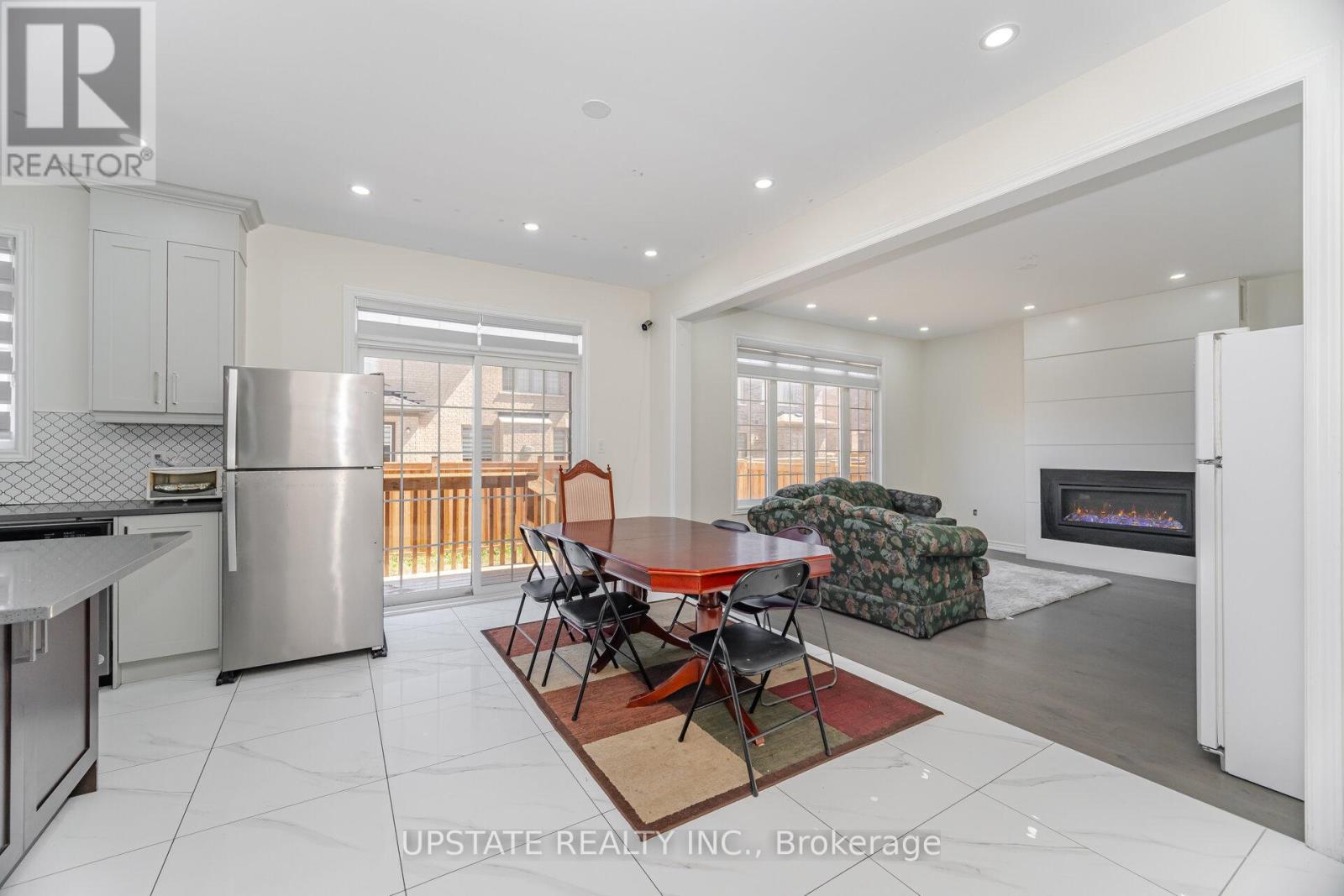 Photo 13 of 2 Jenwood Crescent, Brampton ON