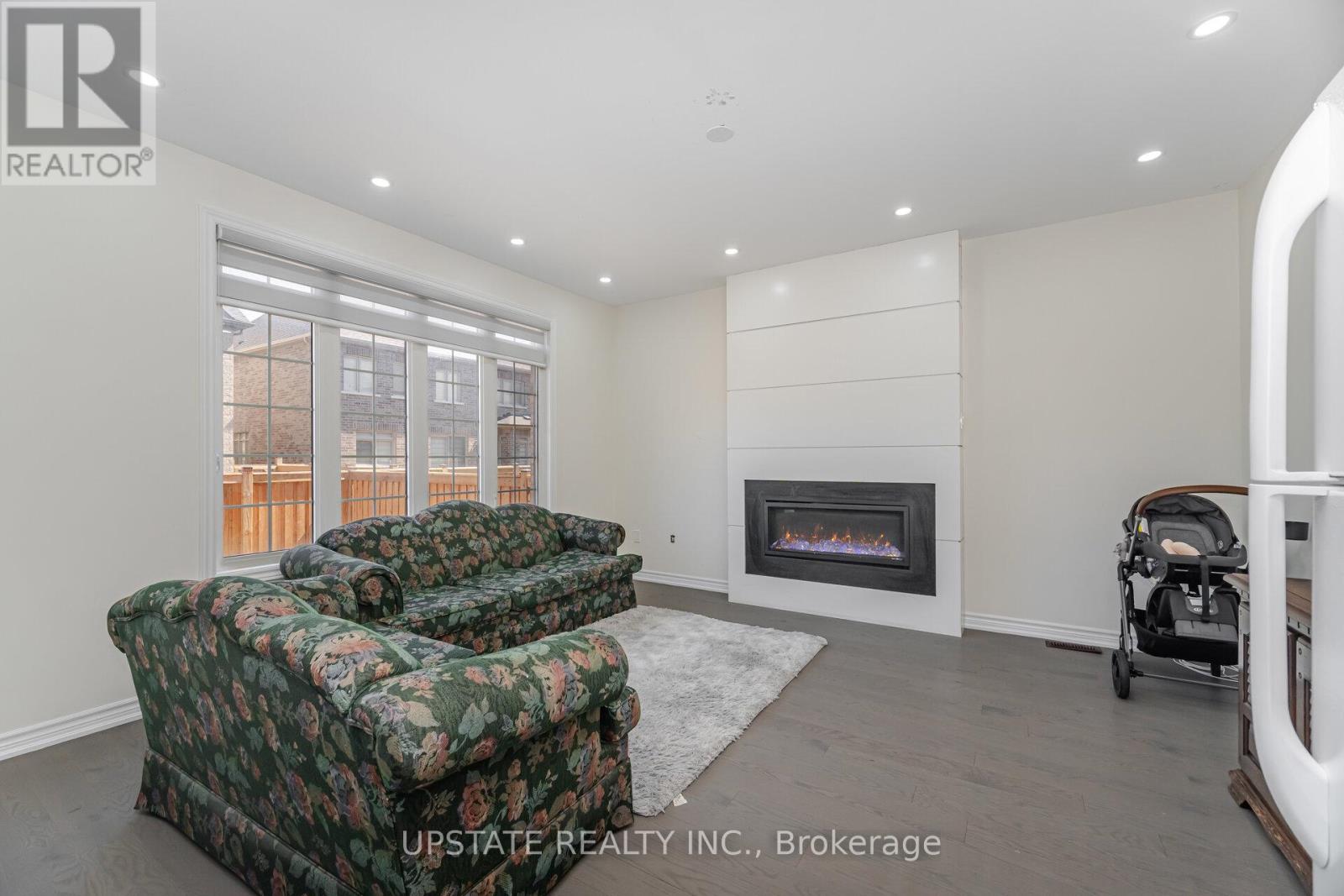 Photo 14 of 2 Jenwood Crescent, Brampton ON