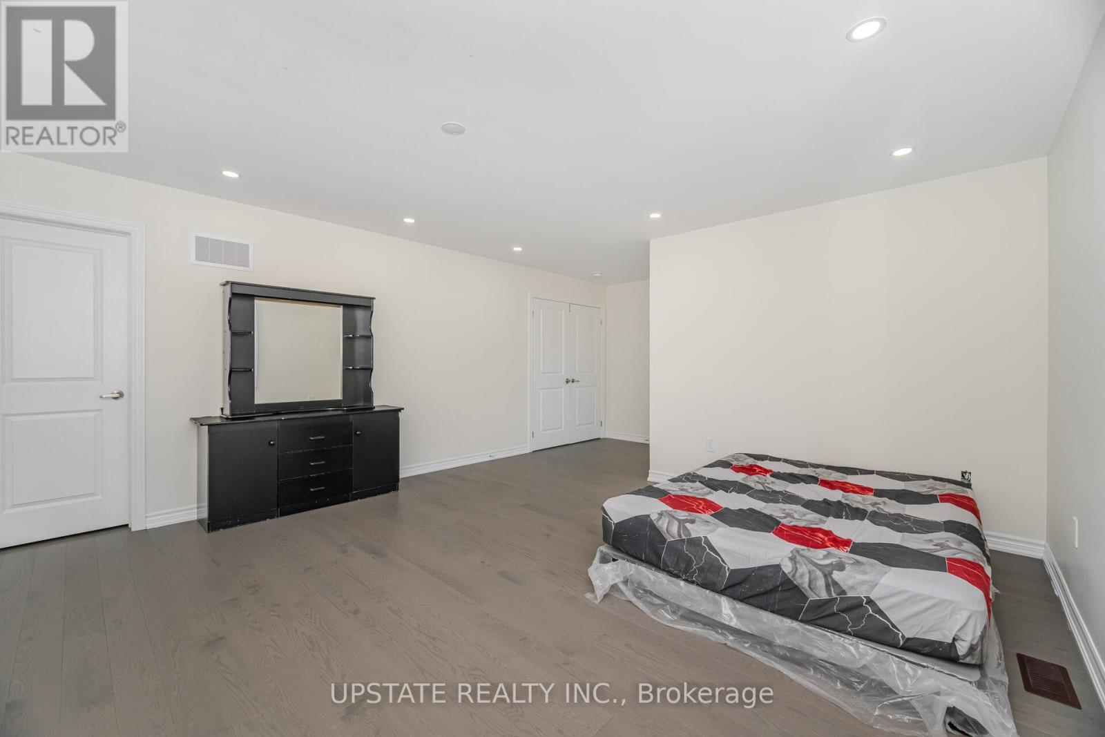 Photo 21 of 2 Jenwood Crescent, Brampton ON