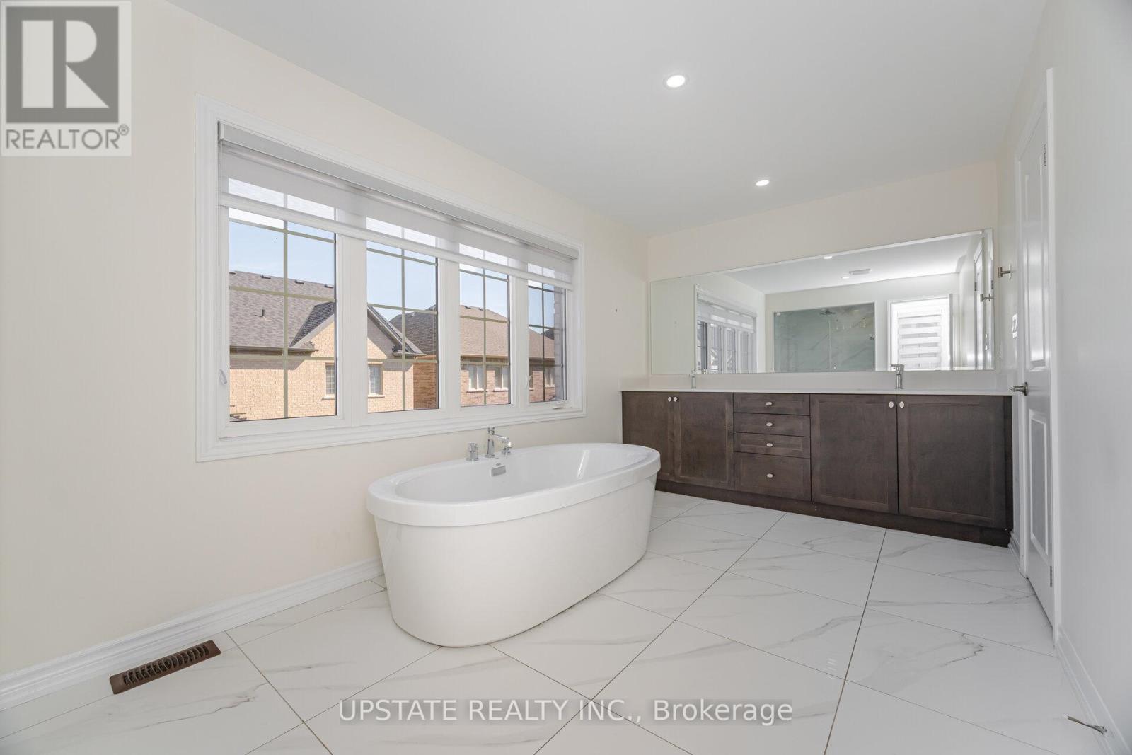 Photo 22 of 2 Jenwood Crescent, Brampton ON