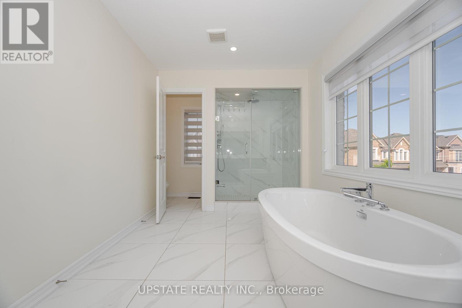 Photo 23 of 2 Jenwood Crescent, Brampton ON
