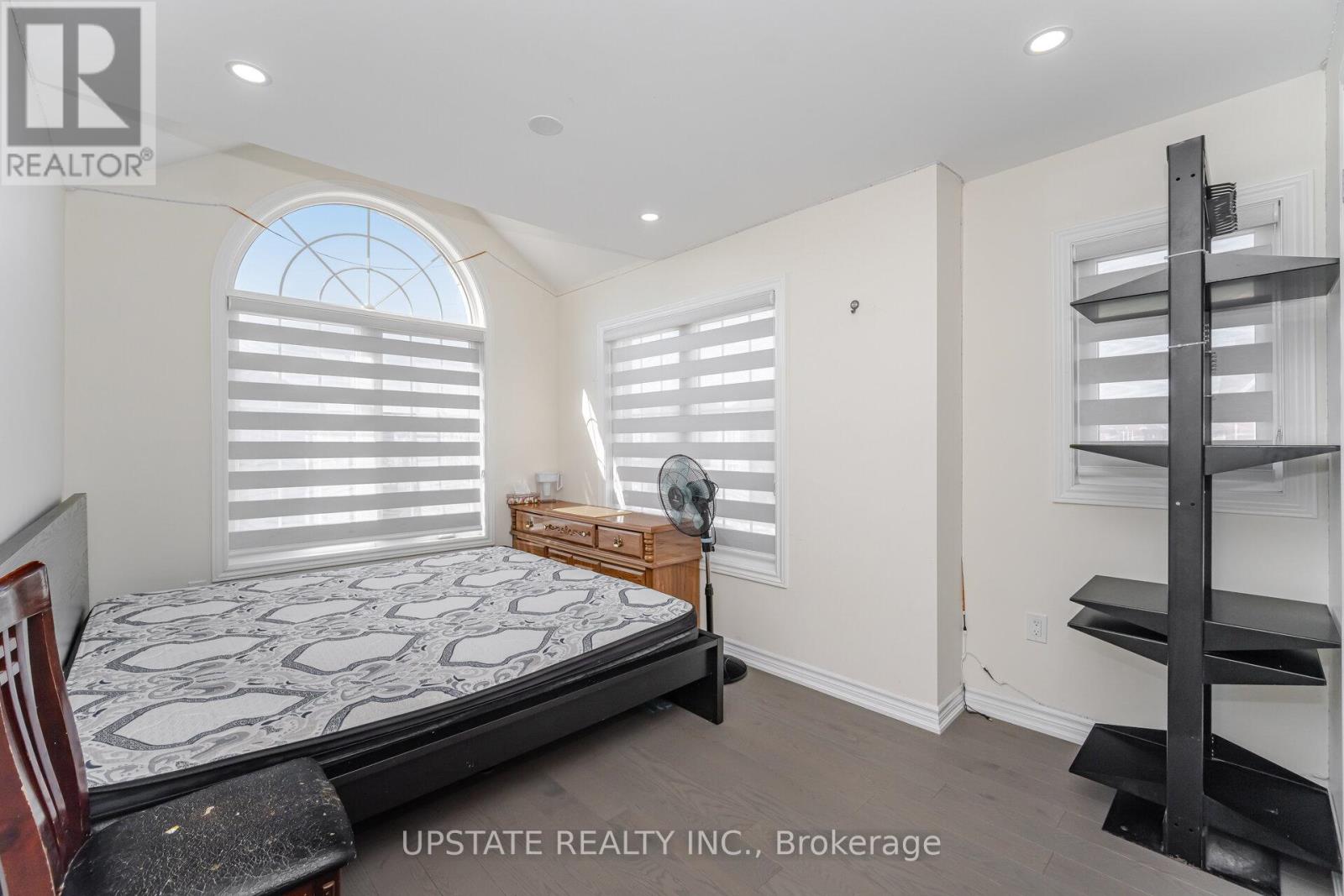 Photo 27 of 2 Jenwood Crescent, Brampton ON