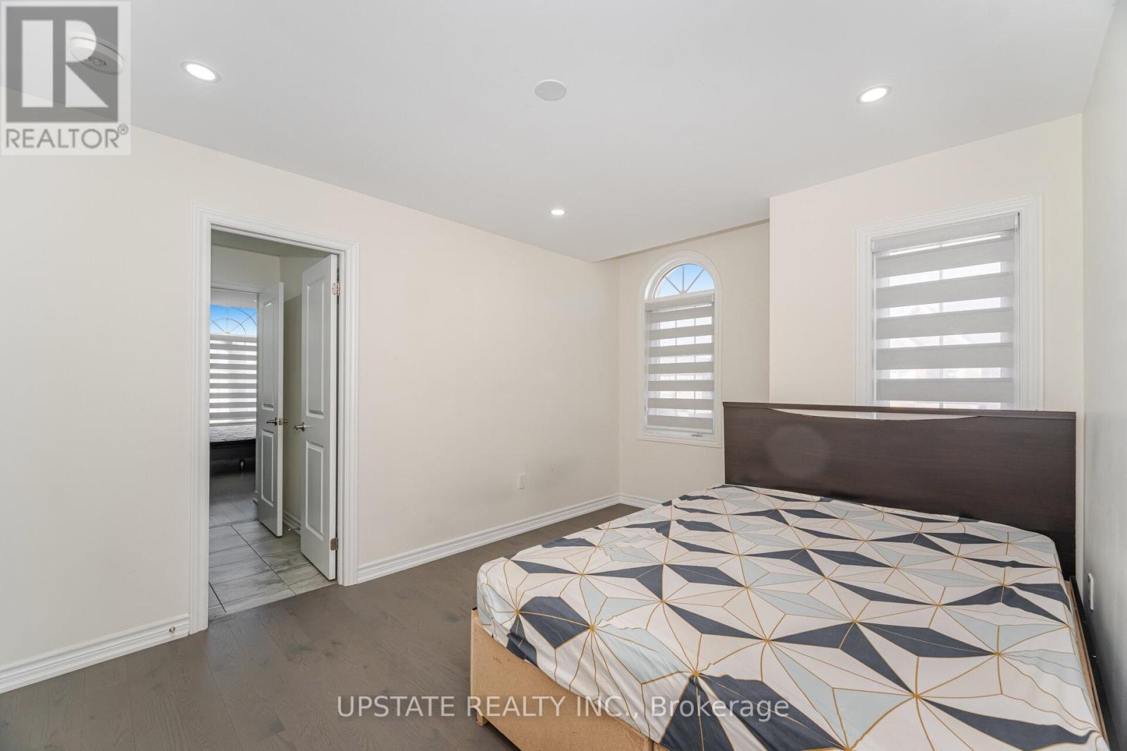 Photo 32 of 2 Jenwood Crescent, Brampton ON