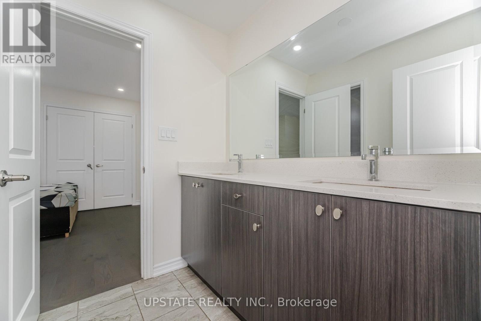 Photo 33 of 2 Jenwood Crescent, Brampton ON