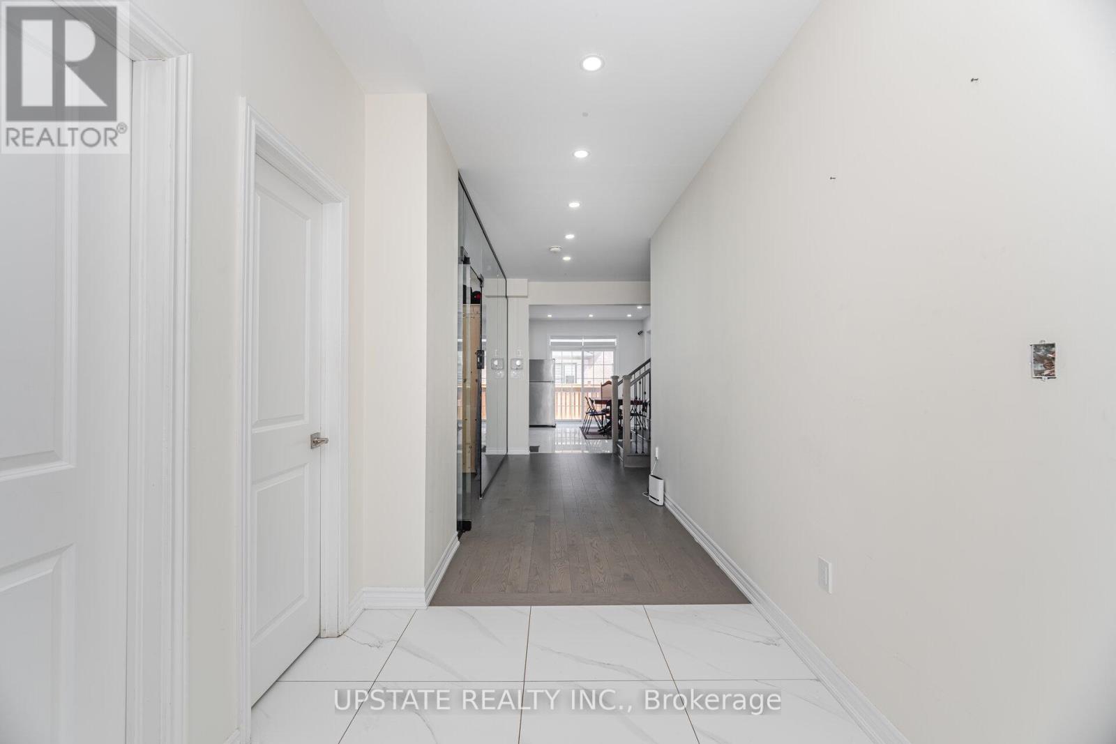 Photo 5 of 2 Jenwood Crescent, Brampton ON