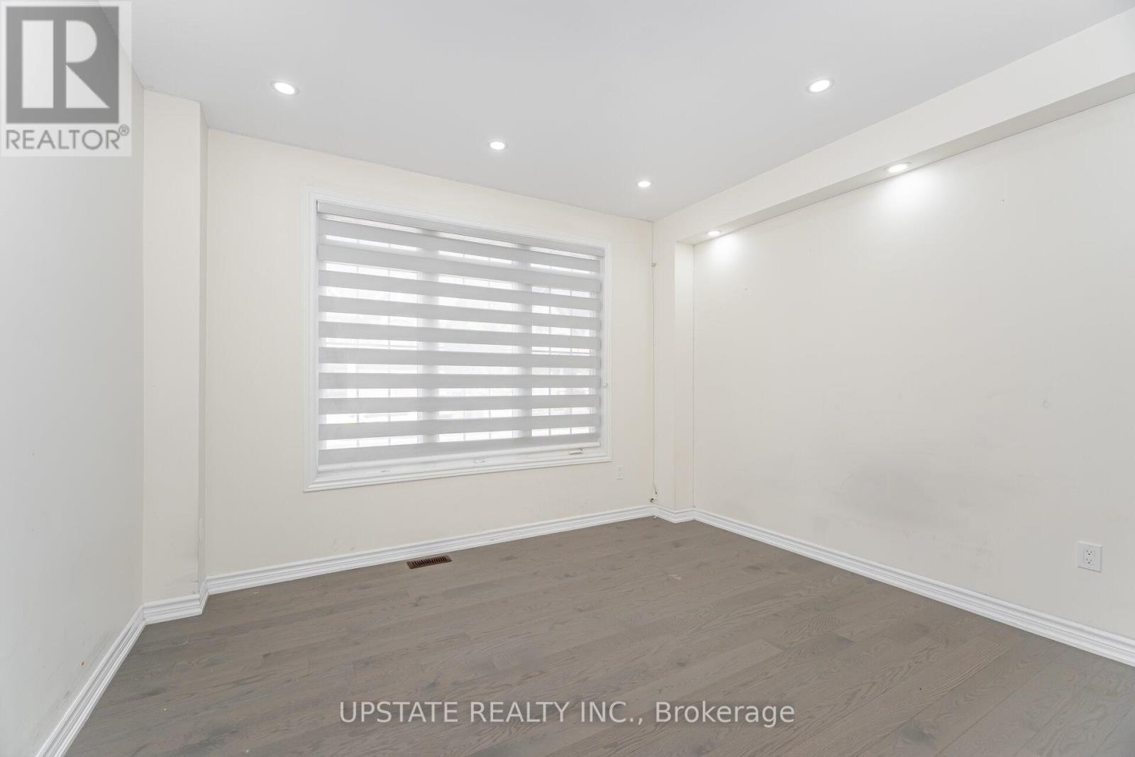 Photo 6 of 2 Jenwood Crescent, Brampton ON