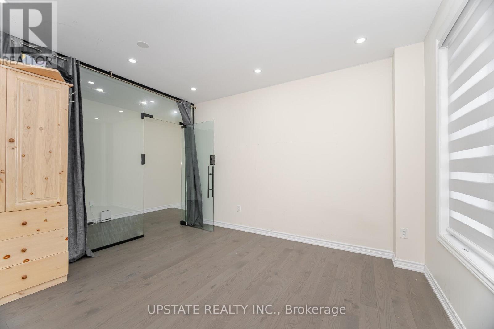 Photo 7 of 2 Jenwood Crescent, Brampton ON