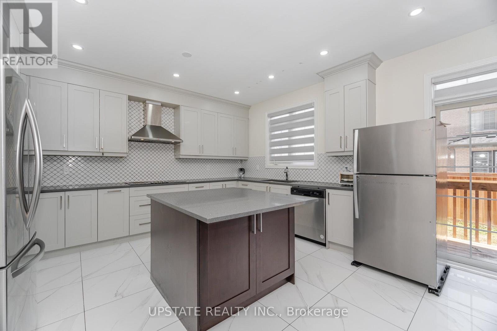 Photo 8 of 2 Jenwood Crescent, Brampton ON