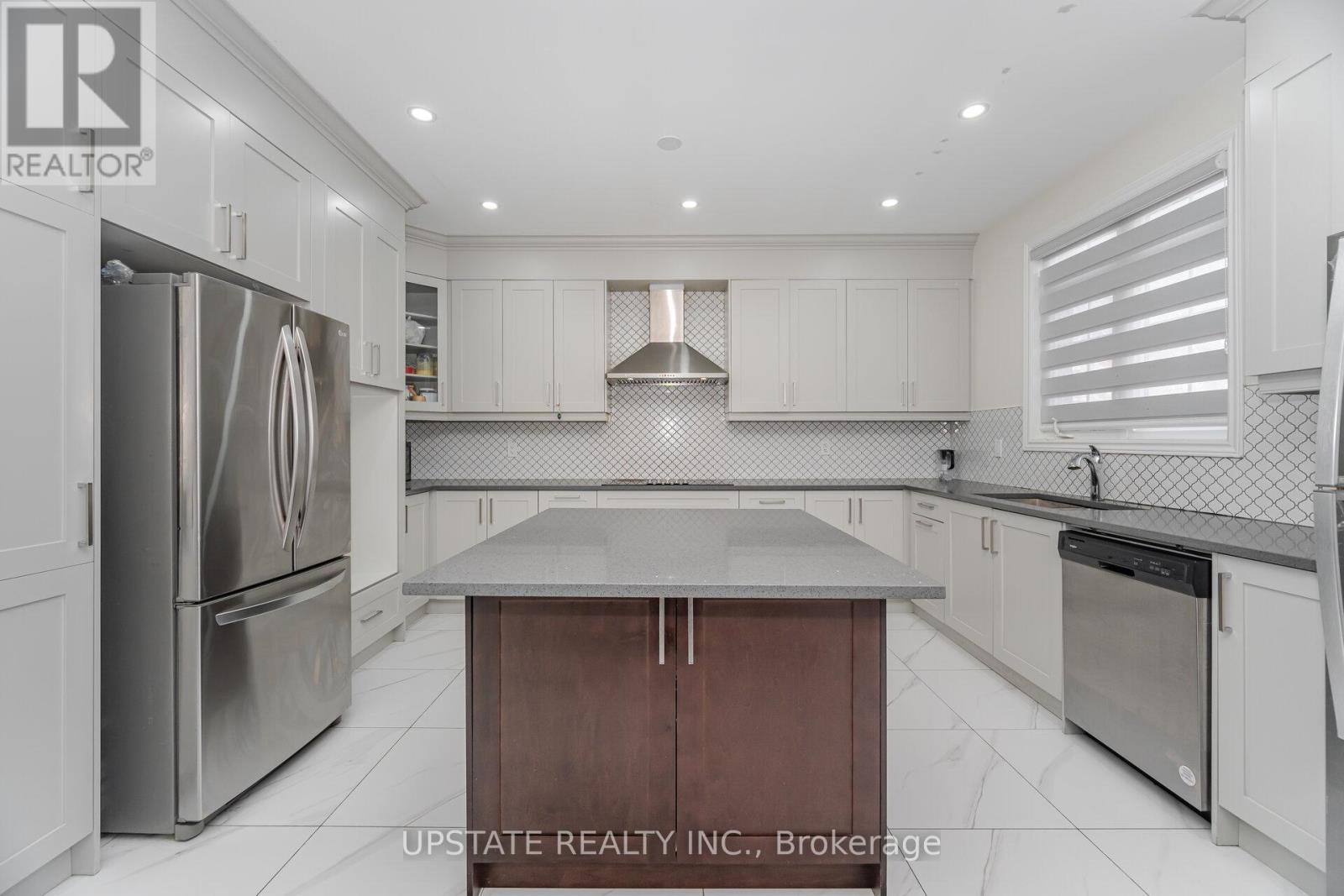 Photo 9 of 2 Jenwood Crescent, Brampton ON