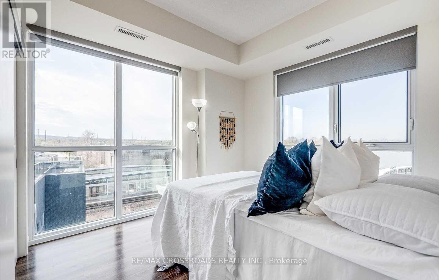 Photo 19 of 502 2093 Fairview Street, Burlington ON