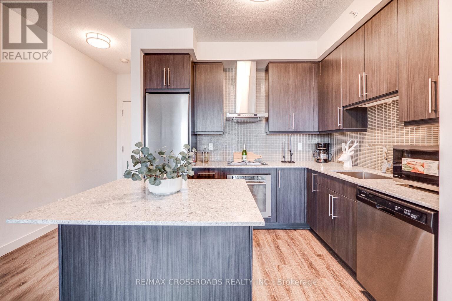 Photo 7 of 502 2093 Fairview Street, Burlington ON