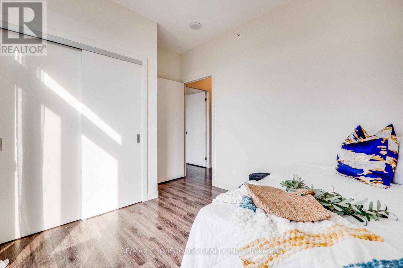 Photo 8 of 502 2093 Fairview Street, Burlington ON
