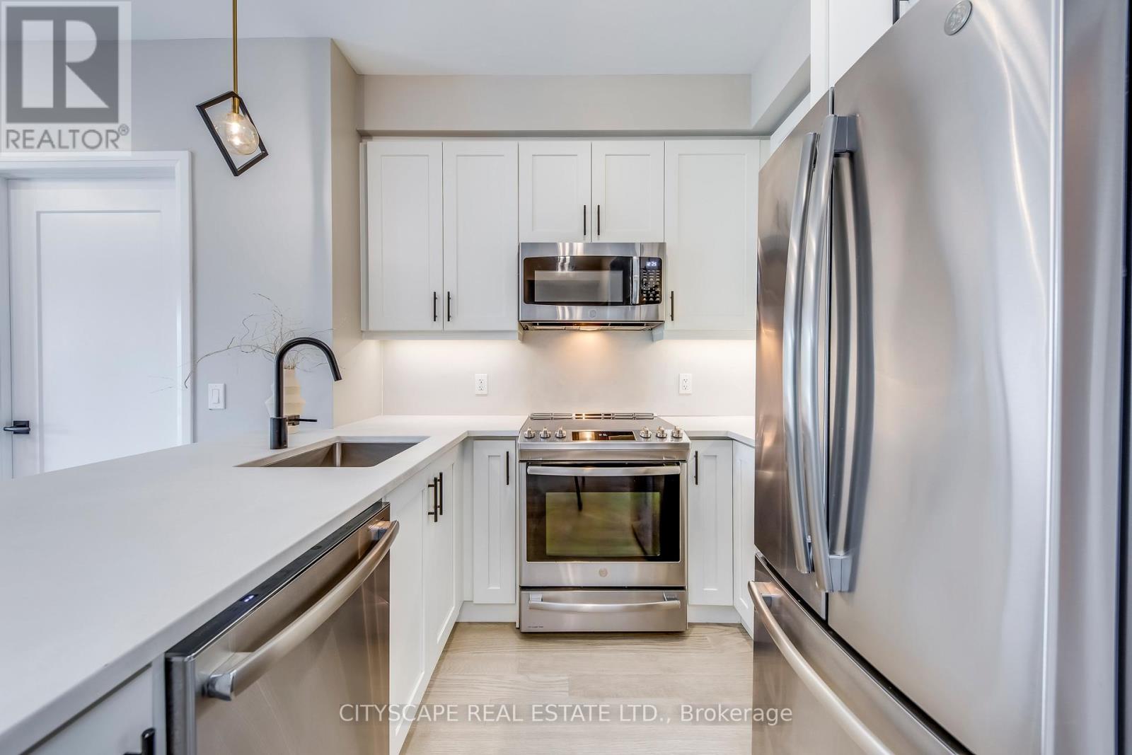 Photo 10 of 205 128 Grovewood Common, Oakville ON