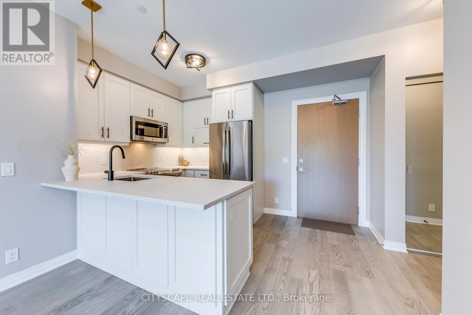 Photo 12 of 205 128 Grovewood Common, Oakville ON