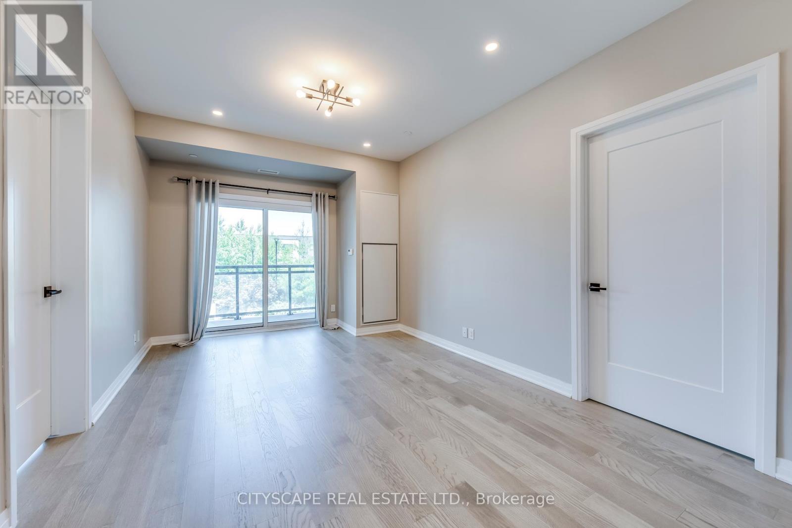 Photo 15 of 205 128 Grovewood Common, Oakville ON
