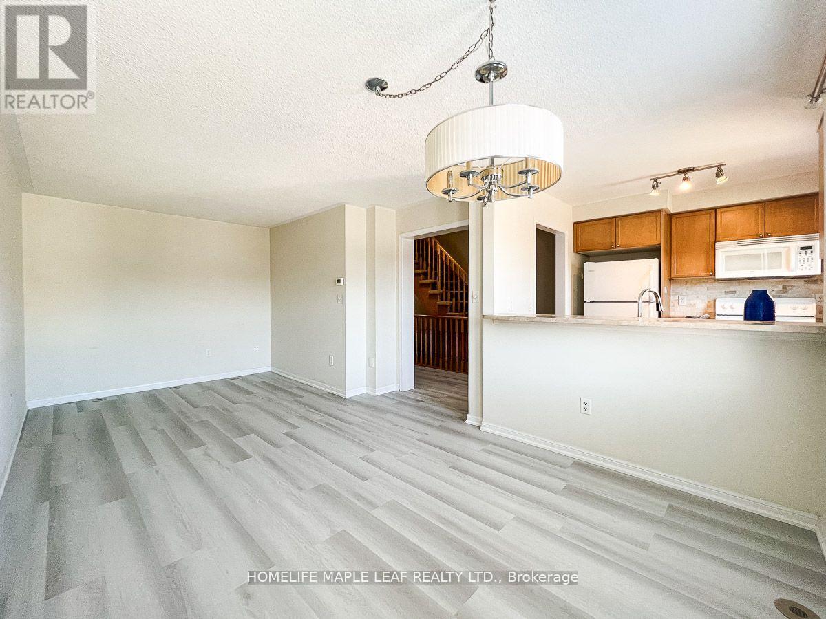 Photo 12 of 3159 Stornoway Circle, Oakville ON