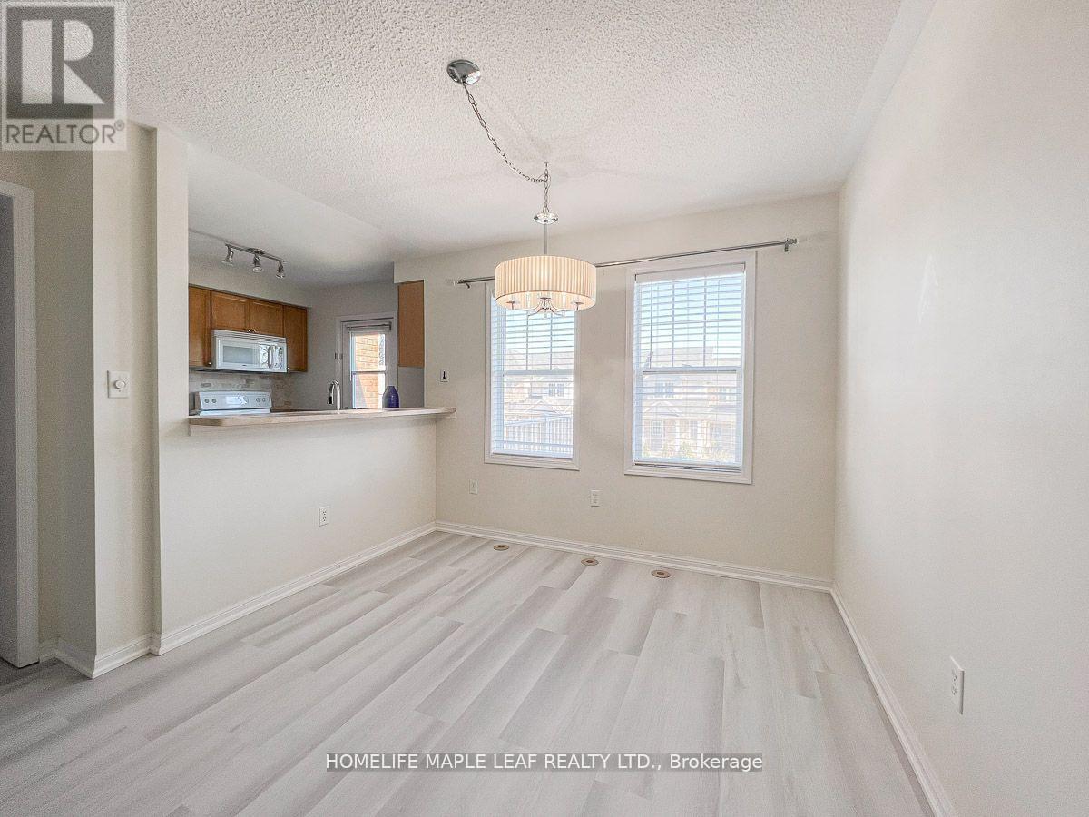 Photo 13 of 3159 Stornoway Circle, Oakville ON