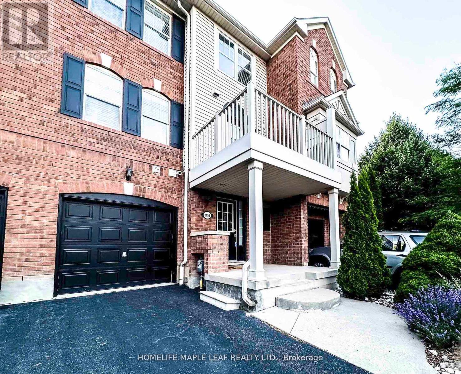 Photo 2 of 3159 Stornoway Circle, Oakville ON