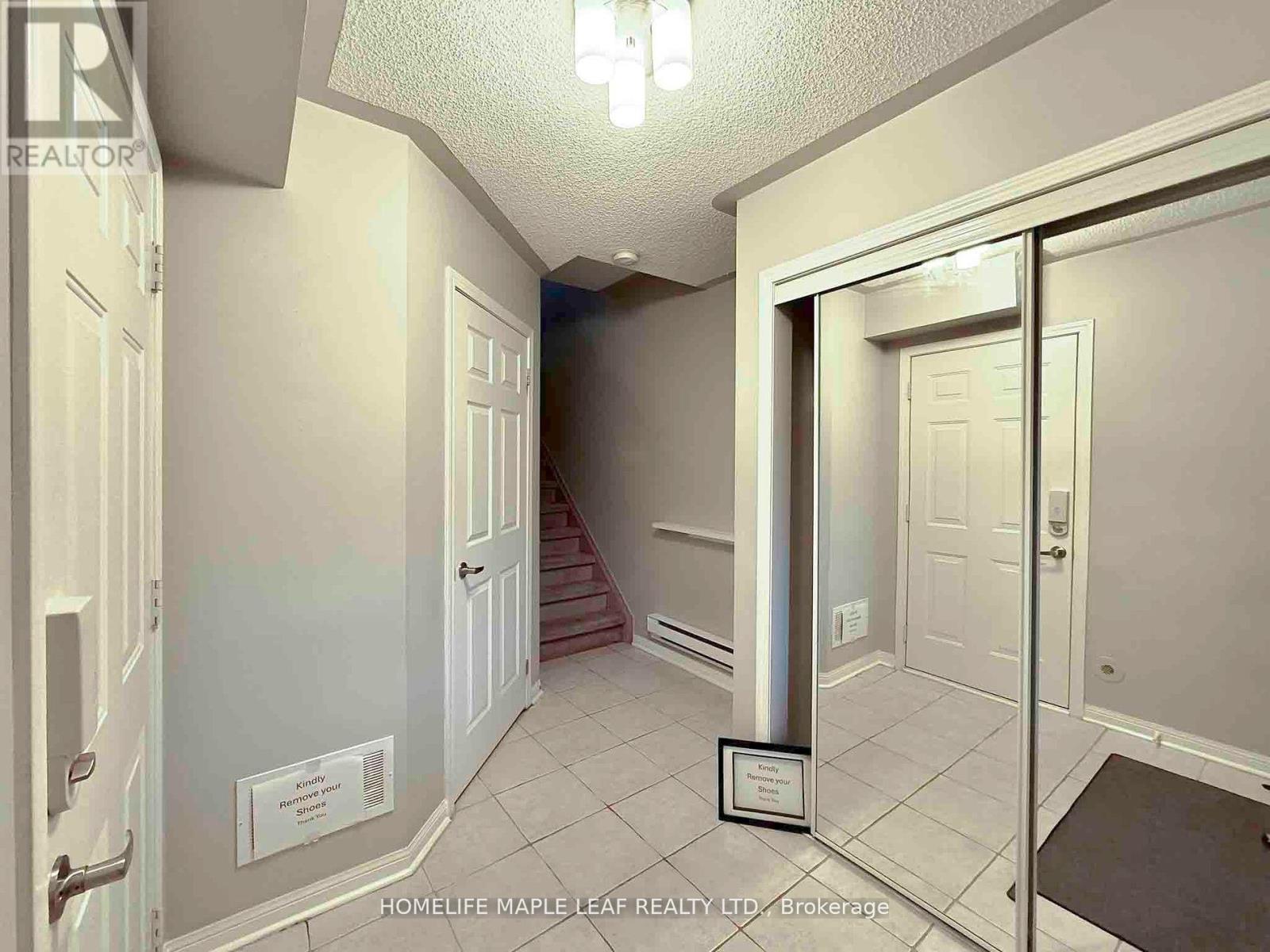 Photo 4 of 3159 Stornoway Circle, Oakville ON
